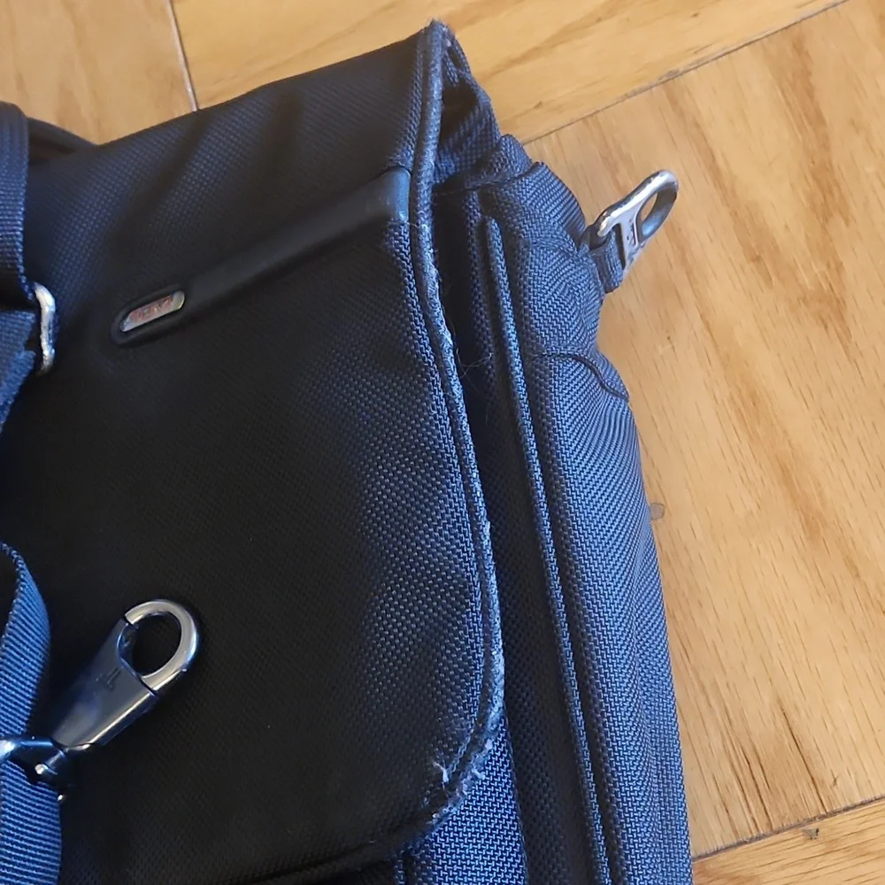 Tumi Expandable Briefcase Messenger Travel Pilot Laptop Bag Nylon Black!